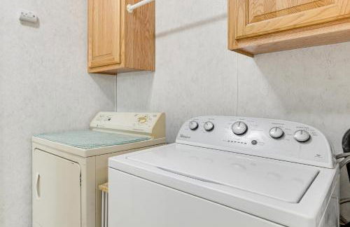 8 Mi to Dtwn Rochester Peaceful Home with Deck! - Foto 33