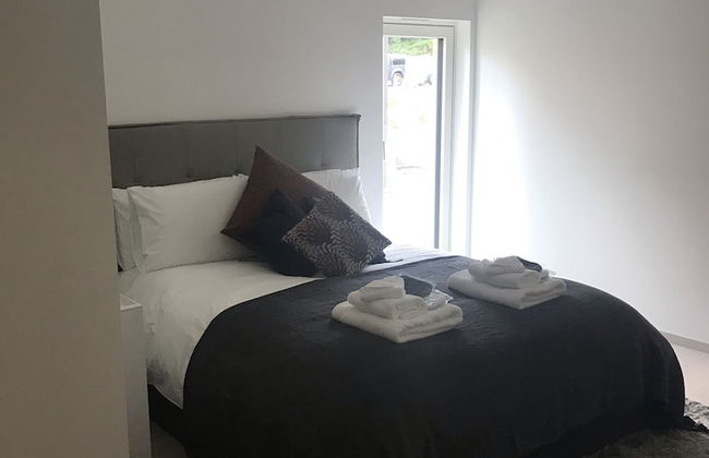 Red Stag With Stunning Loch and Waterfall View - Foto 4