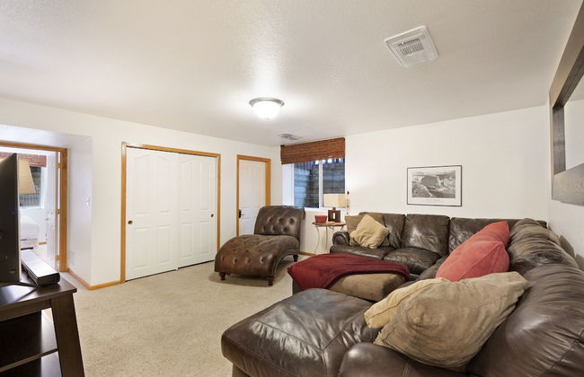 Parkside Gardens | Shady Private Yard W/ Hot Tub! - Foto 33