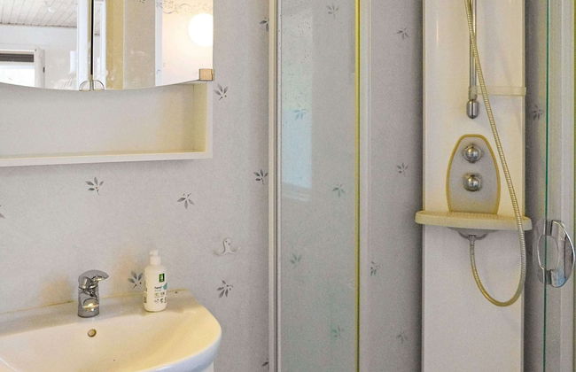 4 Person Holiday Home in Hoviksnas - Photo 11