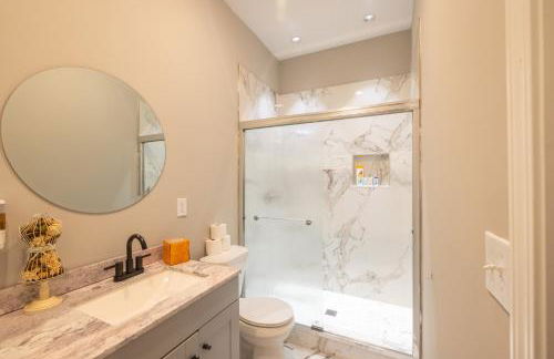 Luxury King Bed Room Private Entry and Bathroom - Foto 14