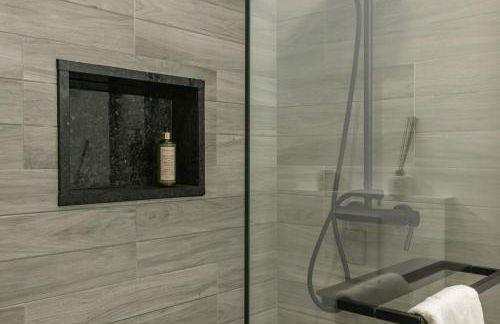 Stylish Apartment W/ River View by LovelyStay - Photo 38