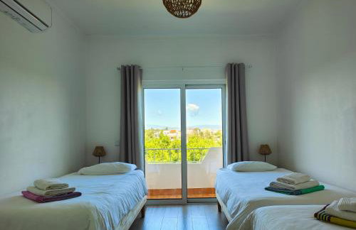 Vivenda Geminada com piscina a 10 minutos a pé da praia, by QoZzy - Foto 23