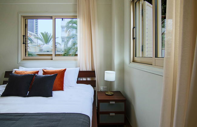 Phaedrus Living: City View Luxury Iras Flat 102 - Photo 3