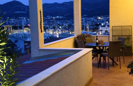 Trogir center exclusive seaview apartment for 4 - Photo 5