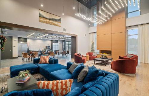 1BR Alongside Q2 and Domain With Pool, Gym and Free Parking - Foto 12