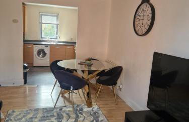Birmingham City Centre Cosy 2 Double Bedroom Apartment Free Parking Workspace and close to O2 Arena - Photo 14