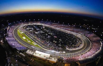 Stay, Play and Pass Go at the Monopoly Penthouse! - Foto 47