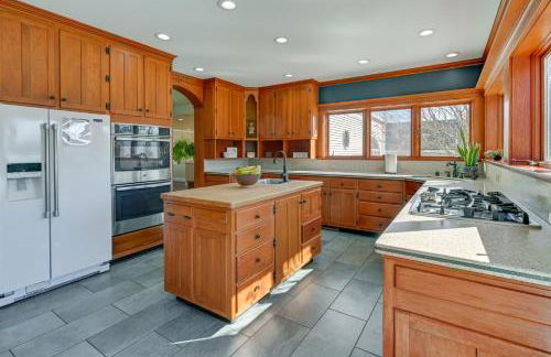 Large Home with Indoor Basketball Court and Game Room! - Foto 13