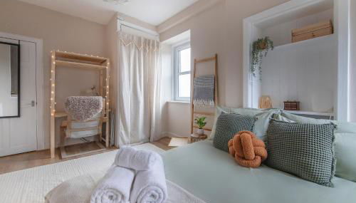 Trendy 2 Bed Flat - Near Airport - Foto 2