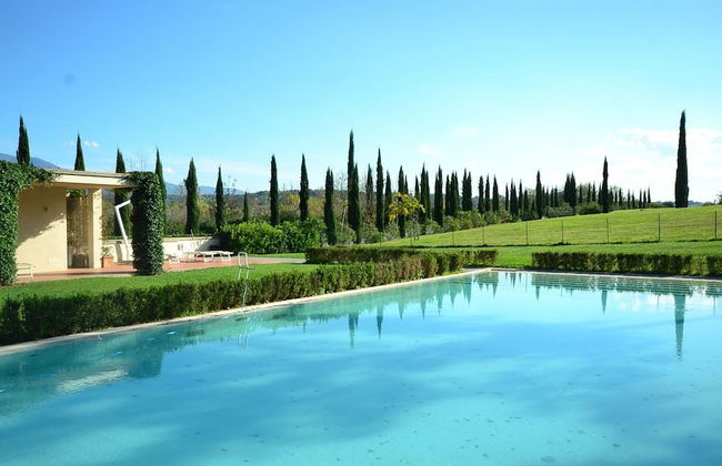 Garden & Wine Country Stay - Photo 1