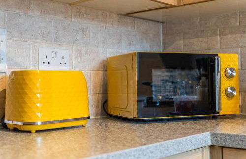 Charming House - Walking distance to Town Centre - Free Parking, Self-Check-In, Fast WiFi and Smart TV by Yoko Property - Photo 20