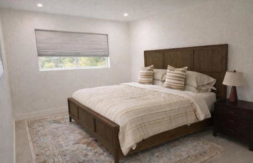 Sunny Oasis Near the Beach with 4BR and 3BA Pool Home - Foto 15