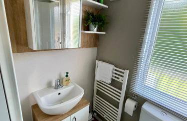 Beautiful home in Away Resorts, St Helens - Photo 12