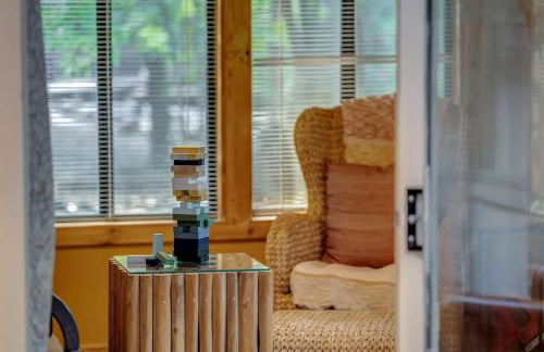 Secluded Retreat w Hot Tub, FirePit & Pool Access - Foto 10