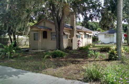 1 Beige Cozy Bungalow or 1 White Cozy Efficiency Cottage in Titusville - Foto 5