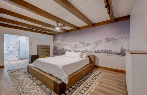 Extra Spacious 2BR Cabin w Office and Outdoor Deck - Foto 24