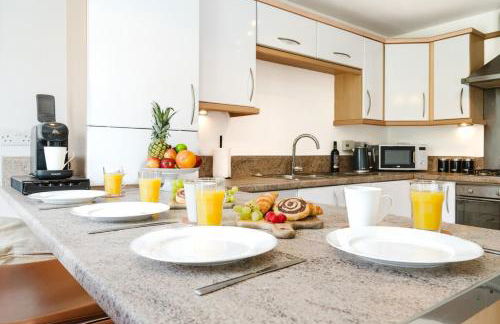 2BR Flat Near City Centre with Free Parking - Foto 7