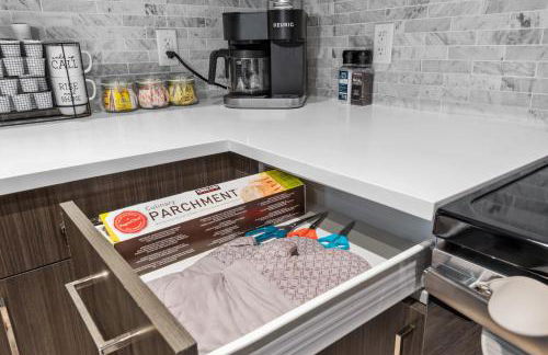 Luxury 1BR Apt-Pool RWJ-Rutgers StPeter-Free Parking - NYC316 - Foto 15