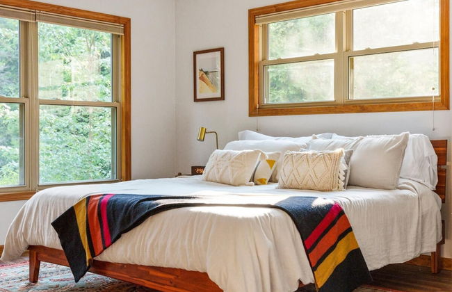 Firefly Lodge! Boardman River! Hot Tub! Woodstove! - Foto 47