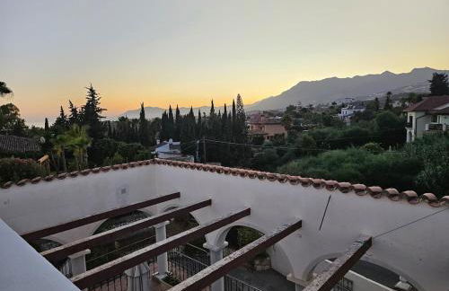 Villa With Jacuzzi and Panoramic Views in Prestigious El Rosario, Marbella - Foto 5