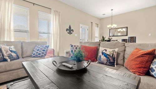 PetFriendlyMid-Term Stays2King Beds&Desk - Photo 3