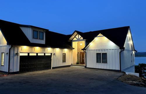 Exclusive Lakefront Retreat on Douglas Lake - Photo 1