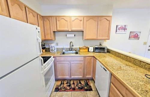 Mt Snow Condo with Pool Mountain Views Half Mile to Mtn - Photo 13