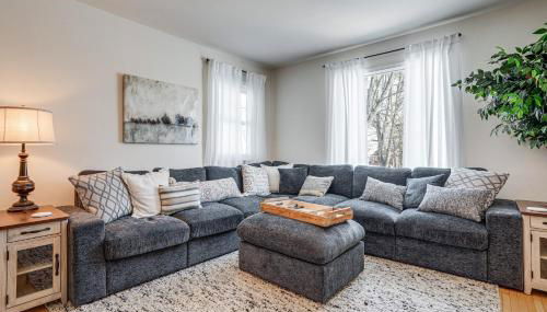 Family Fun on Lake Bemidji! Spacious Home with Yard - Foto 2