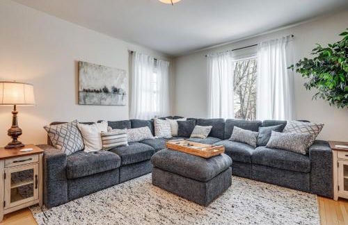 Family Fun on Lake Bemidji! Spacious Home with Yard - Foto 2