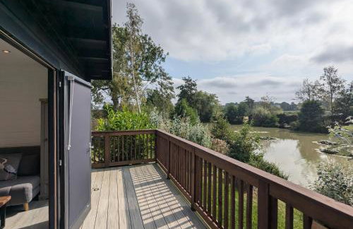 Beautiful Open Plan Lakeside Lodge, Shearsby - Photo 25