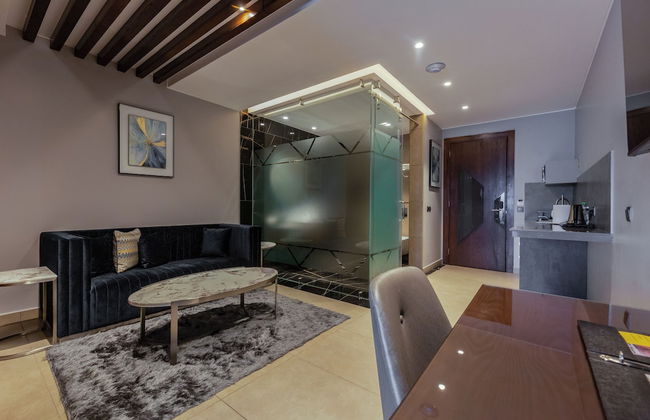 Oak Plaza Suites - Photo 27