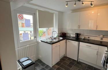 Stay in Yeovil Town Centre, Large 2 BD Apt With Parking, Sleeps 4 - Foto 8