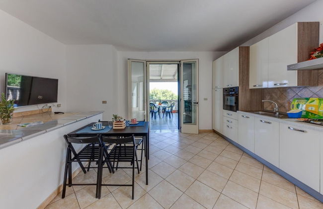 And001 in Andrano With 4 Bedrooms and 2 Bathrooms - Foto 2