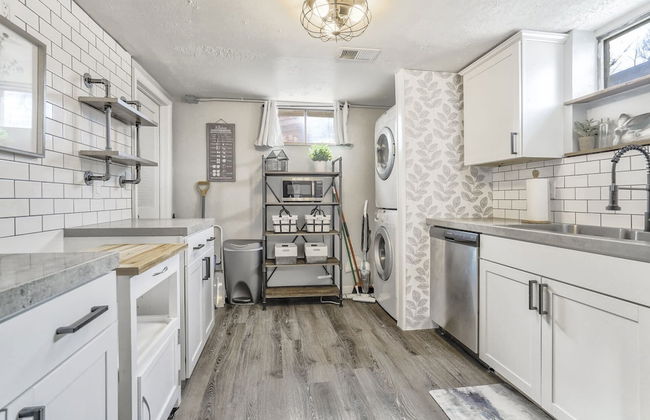 5BD Dog Friendly Family Getaway Near Downtown! - Photo 18