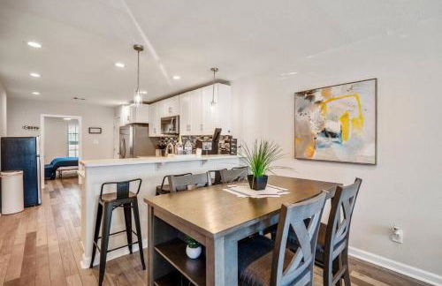 Winter Retreat 3b 3ba Huge backyard Mins from Downtown - Foto 3