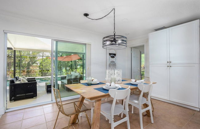 Lilac Mid-century Pool Home - Foto 16