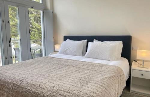 The Boathouse, at the lake - Photo 11