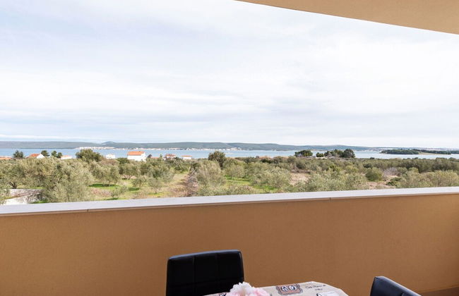 Simplistic Apartment in Neviđane with Balcony - Foto 28