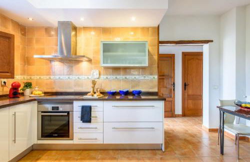 7 Bedroom Villa with Pool - 5mins walk to Cala Llonga Beach - Can Ramon - Foto 12