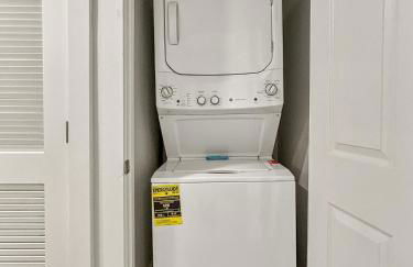 Family-Friendly 3-Bedroom Condo for 6 and 5 min to Disney - Photo 17