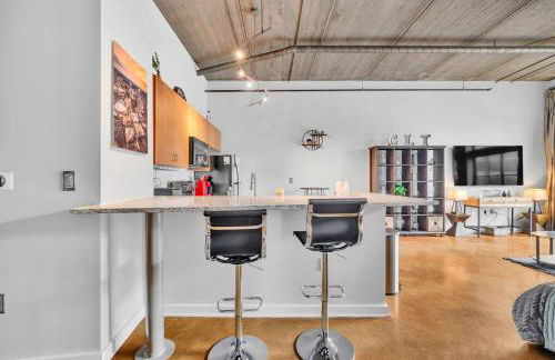 Charming 1BR Condo - Full Kitchen - Uptown Living - Foto 35