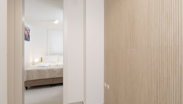 Modern City Escape - Two Bedroom Apartment with Balcony - Foto 2, Quarto