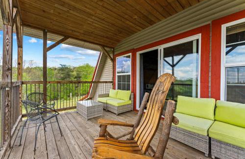 Rustic Barn Retreat w Hot Tub Game Room & FirePit - Photo 60
