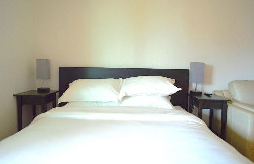 Modern 3 Bedroom Suite with AC for Family and Work group - Photo 4