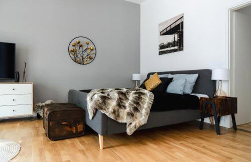 90sqm 2BR Design Gem - outdoor terrace - Photo 7