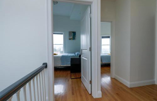 Modern & Spacious 4-Bedroom Apartment in Roxbury - Foto 1
