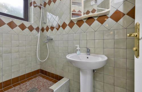 Twin Oasis Retreat with Pool & Spa - Happy Rentals - Foto 24