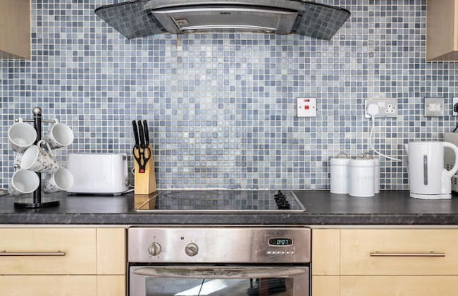 Luxury Central Newcastle Apartment 20 - Photo 7