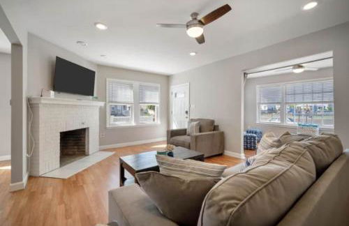 Salt Life Retreat Unit A-2BR/2BA, Heart of Margate - Foto 1